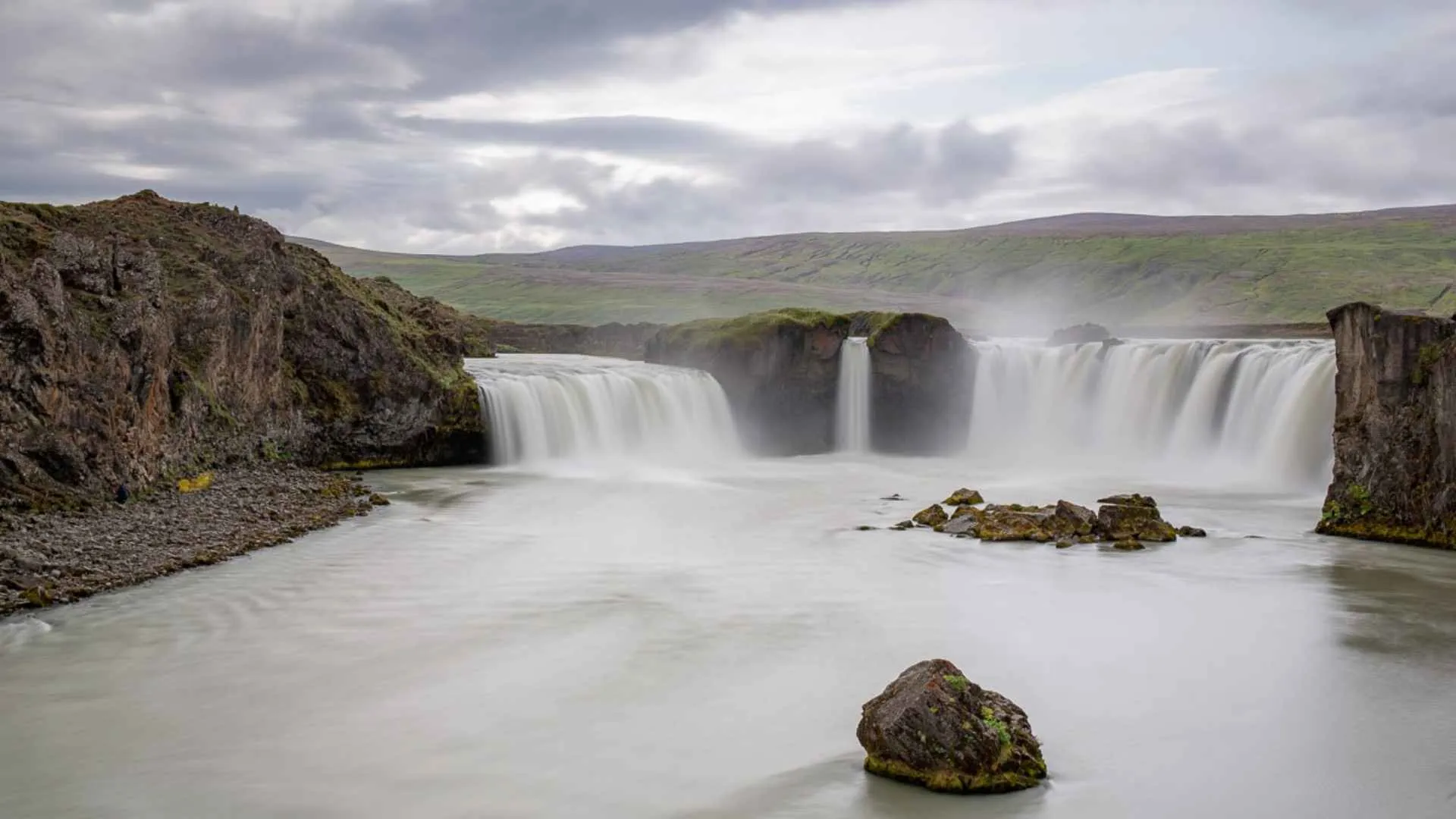 Goðafoss Waterfall, Iceland beautiful waterfalls Goðafoss Waterfall, Iceland beautiful waterfalls
