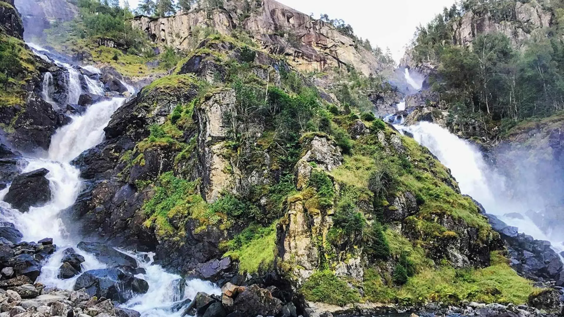Låtefossen Waterfall, Norway beautiful waterfalls Låtefossen Waterfall, Norway
