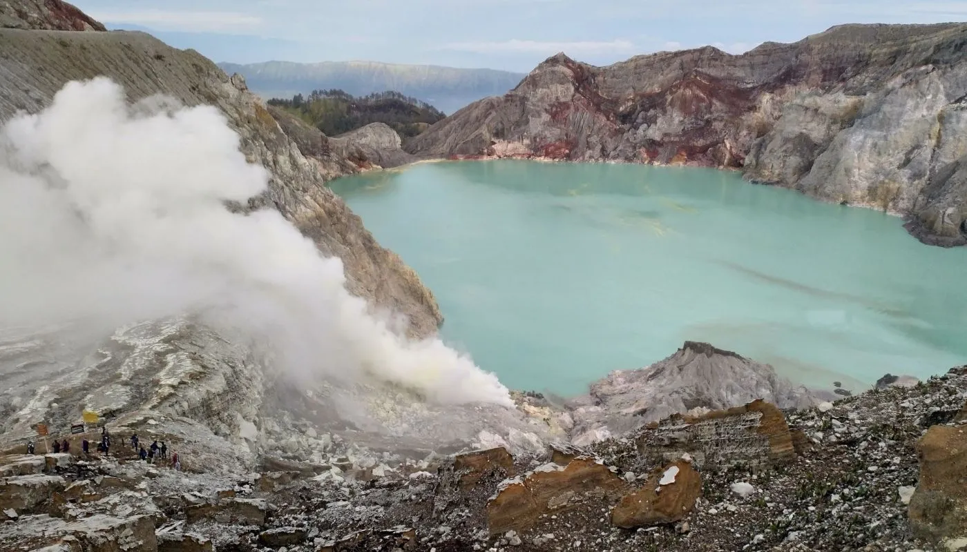 beautiful Mount Ijen Lake, Indonesia beautiful Mount Ijen Lake, Indonesia