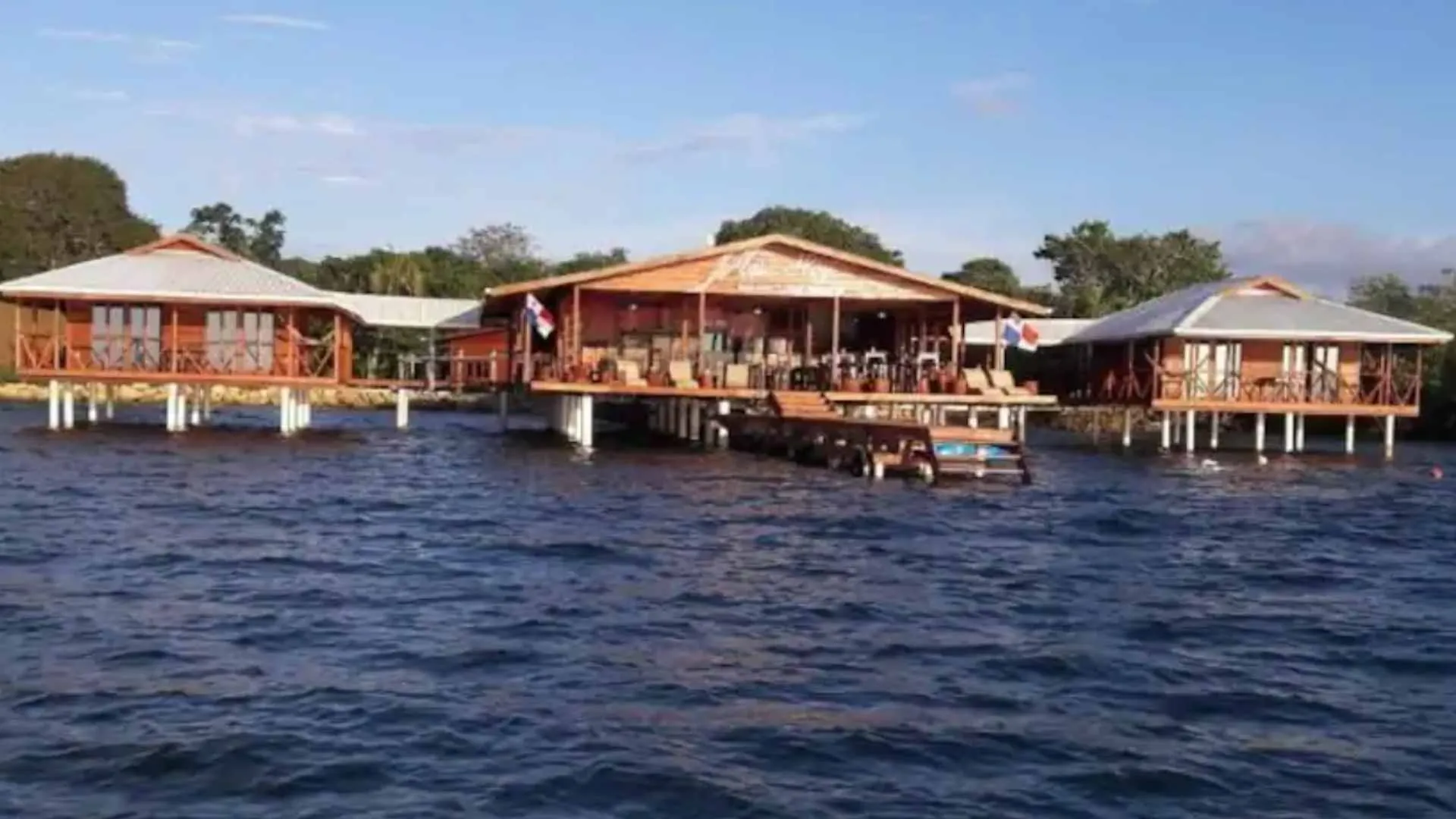 Aqui Hoy overwater bungalows (1) Aqui Hoy overwater bungalows (1)