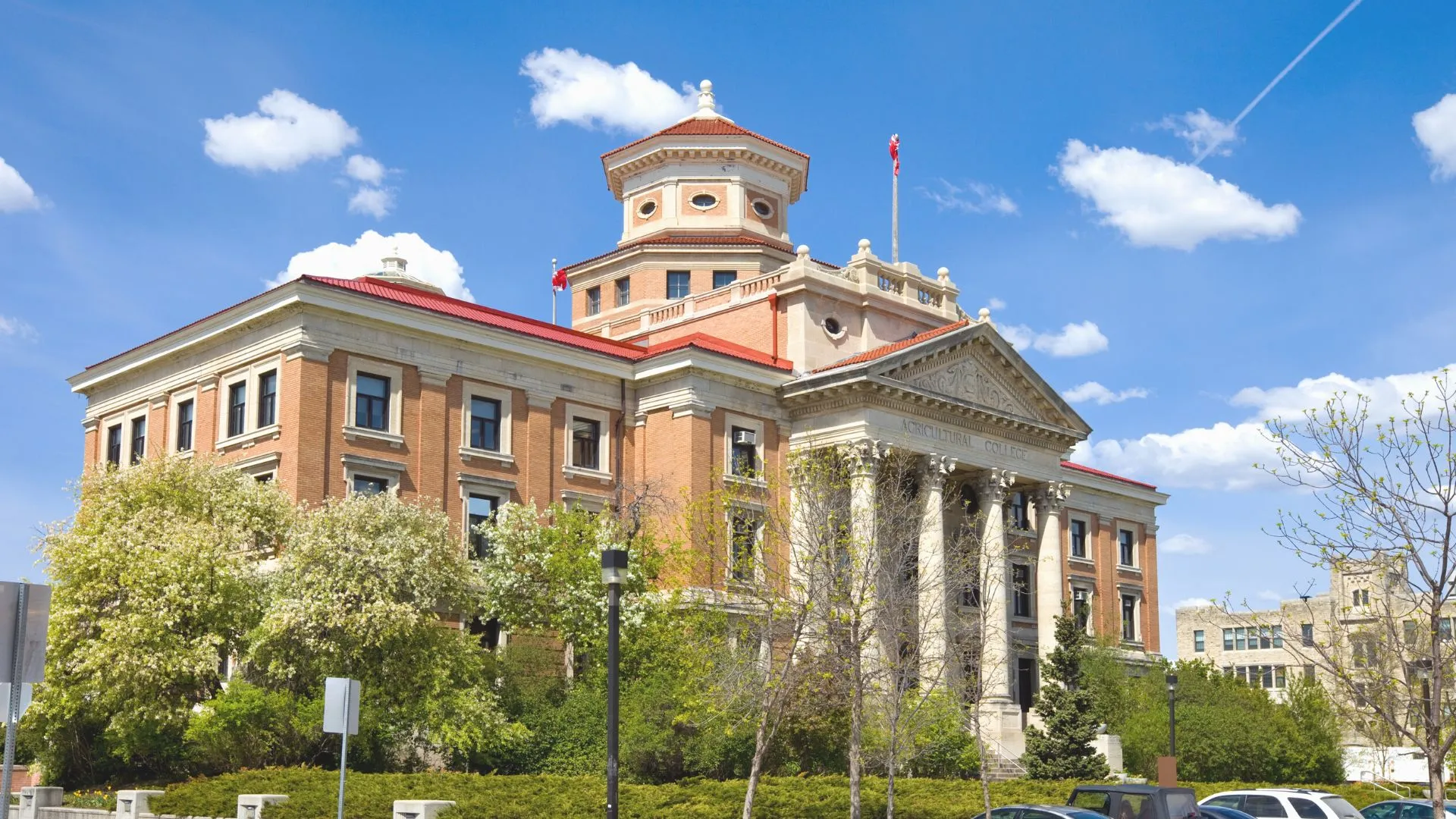 Facts about Manitoba -5 Manitoba college