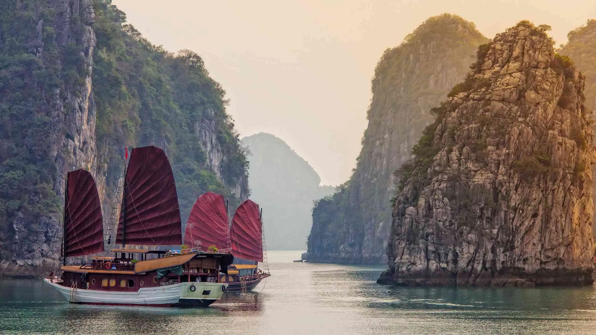 Ha Long Bay Boat Ride Ha Long Bay Boat Ride