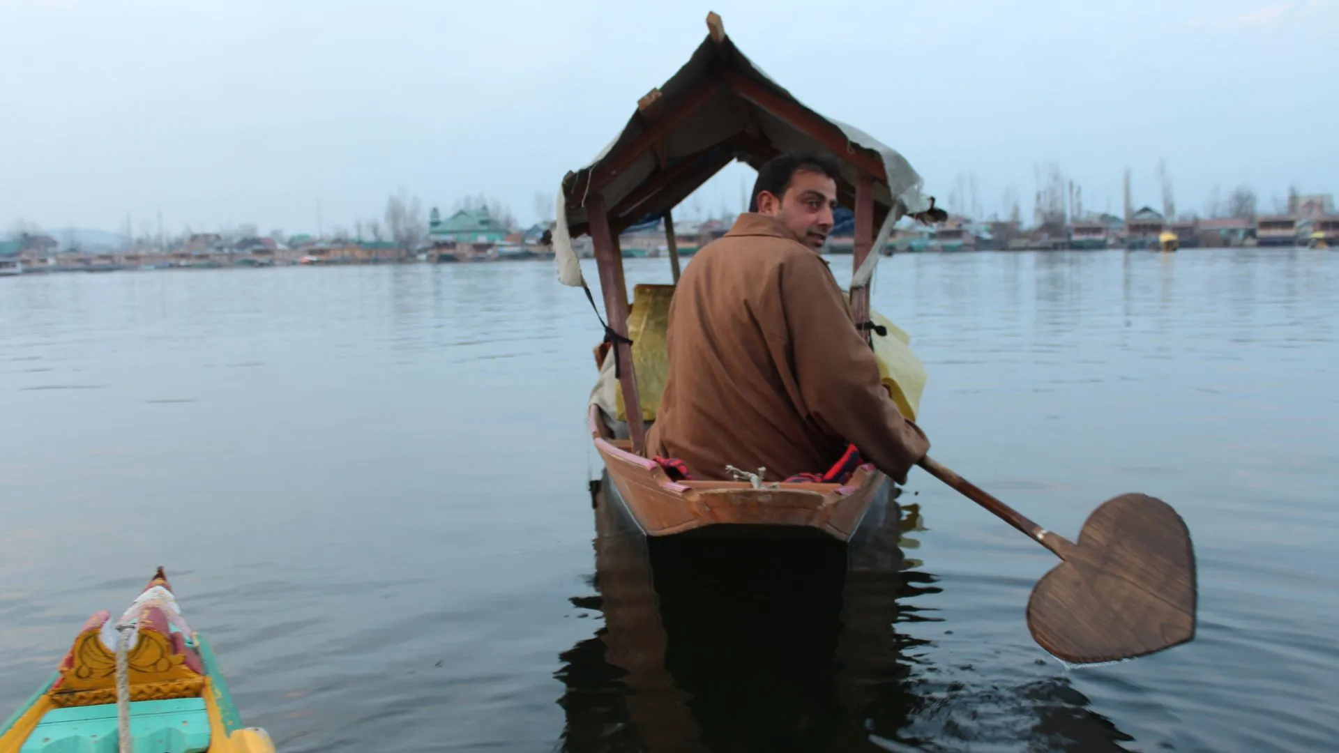 Srinagar India Hidden Gems A man driving a traditional Thai boat