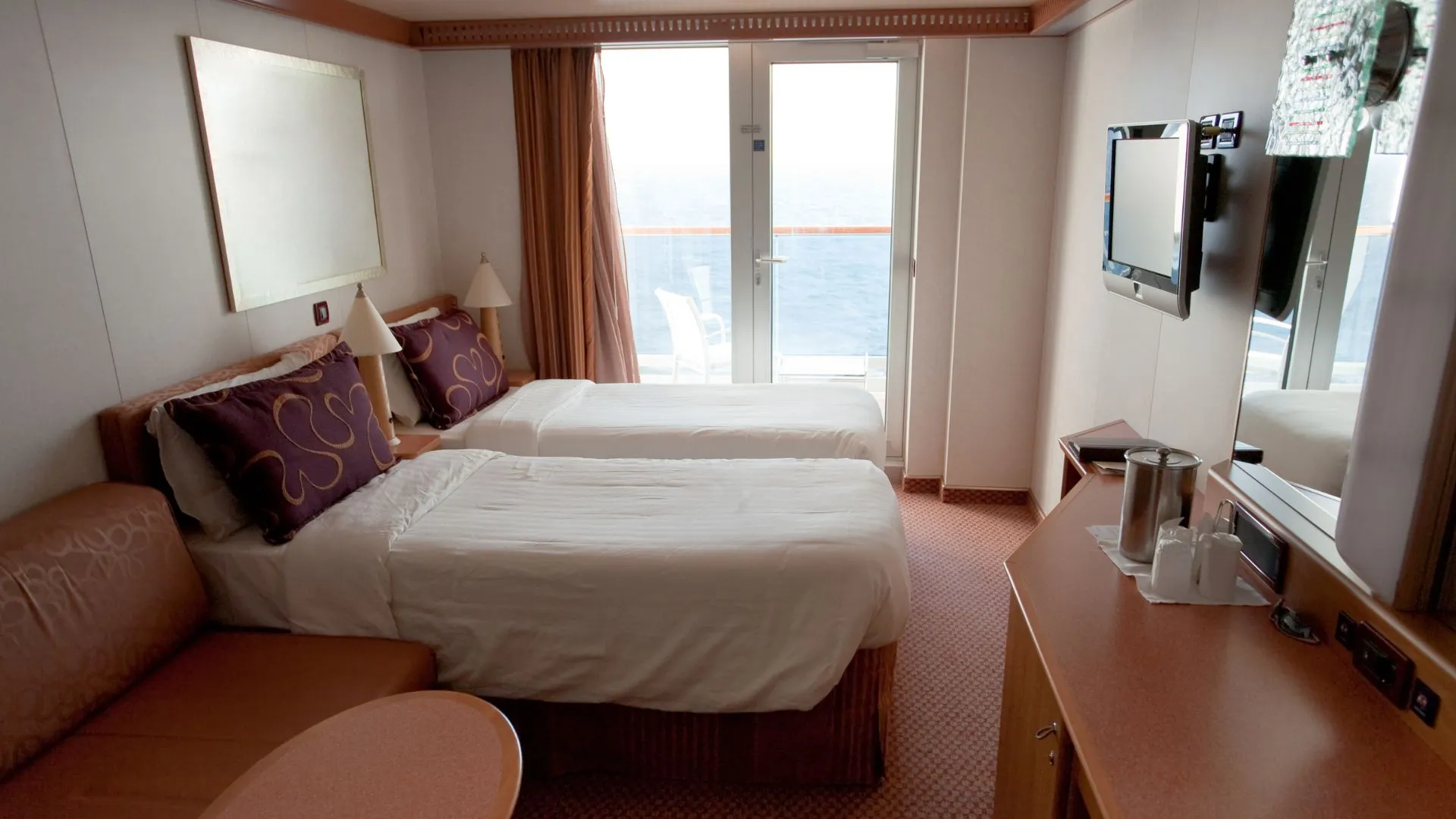 Titanic vs. Modern cruise ships cabins Titanic vs. Modern cruise ships size