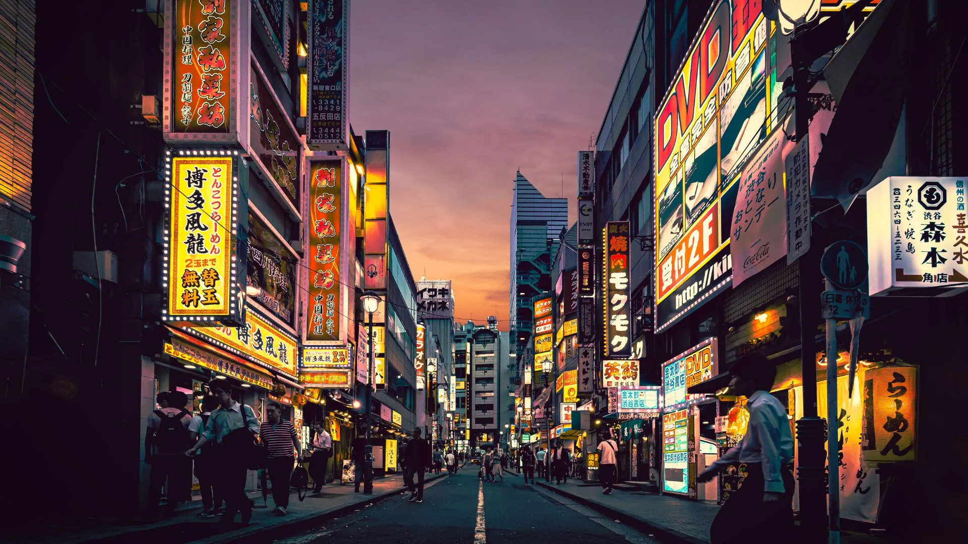 Tokyo Japan Hotels Downtown Tokyo during twilight