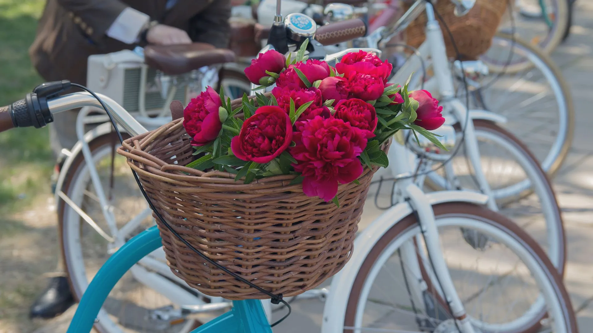 flower festivals around the world-12 Rose Parade