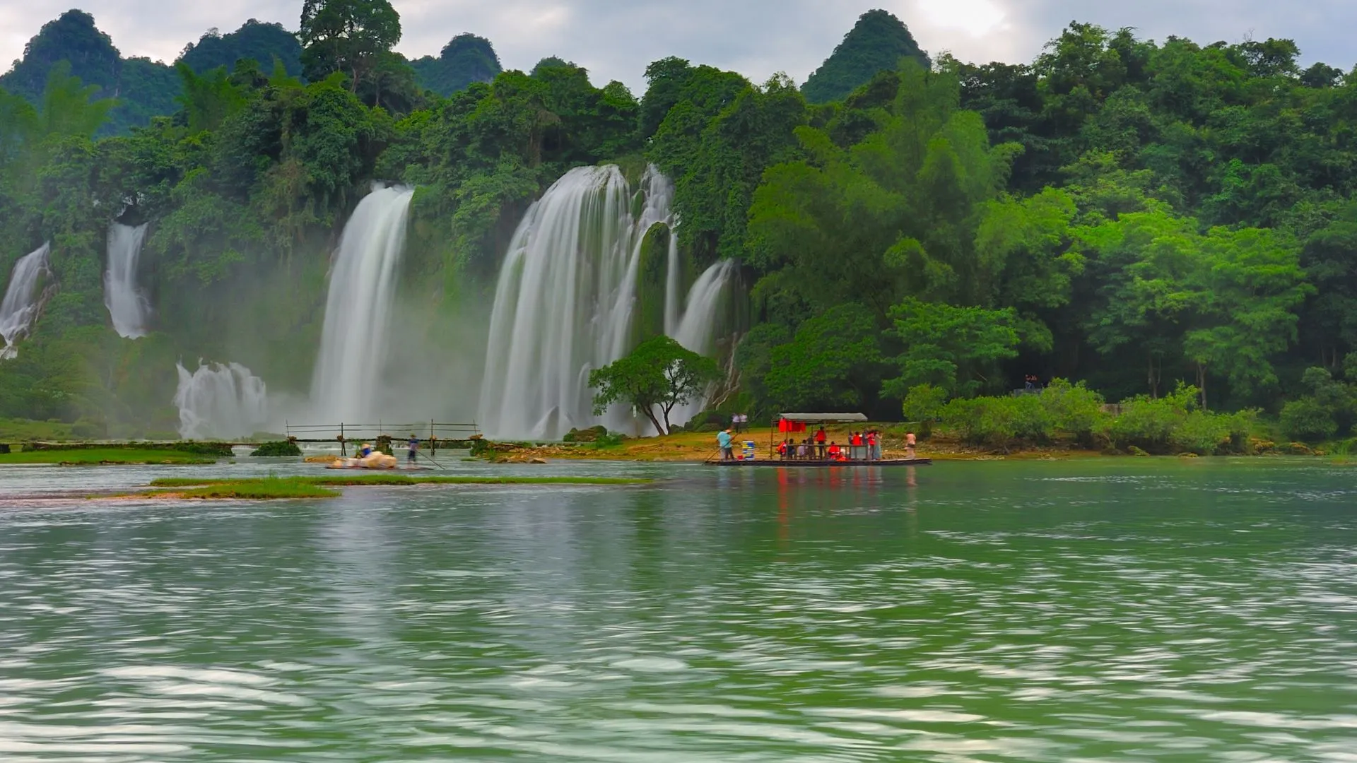 indonesia-3 Banyu Wana Amertha Waterfalls Indonesia Landmark