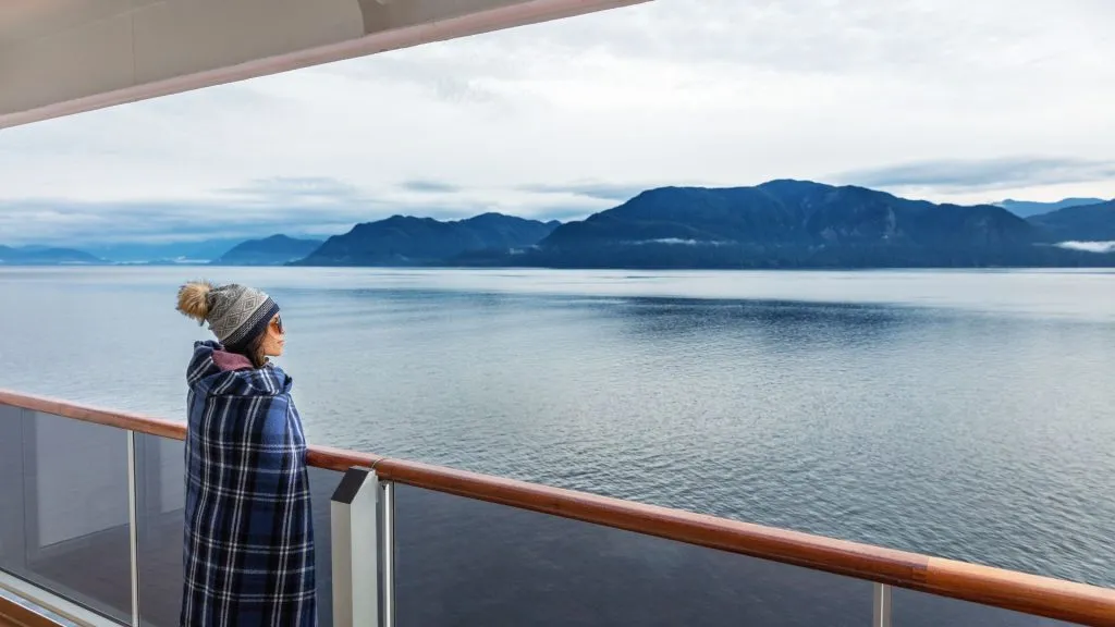Whale watching cruises in Alaska