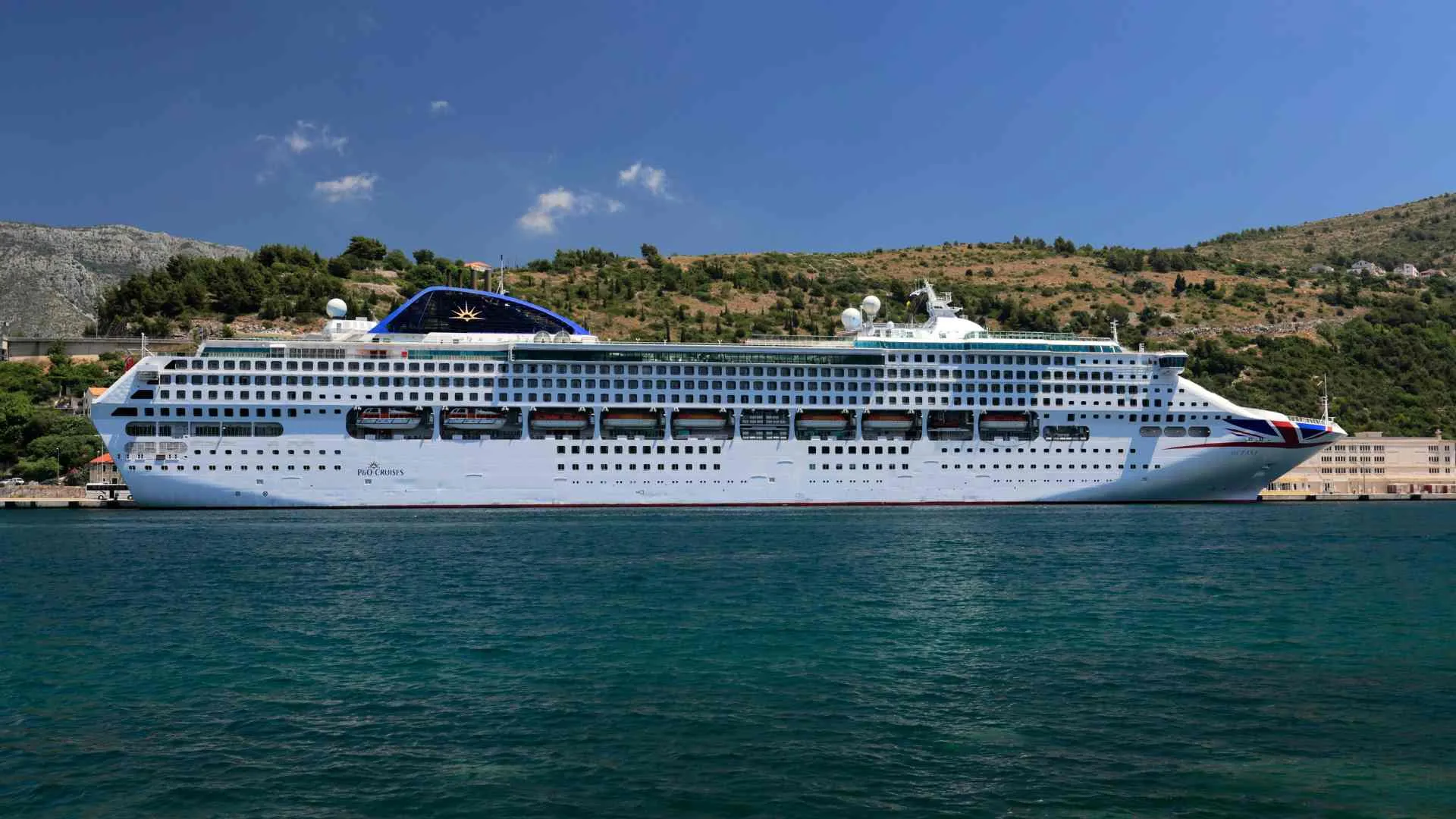 Pacific Explorer P&O Pacific Explorer P&O