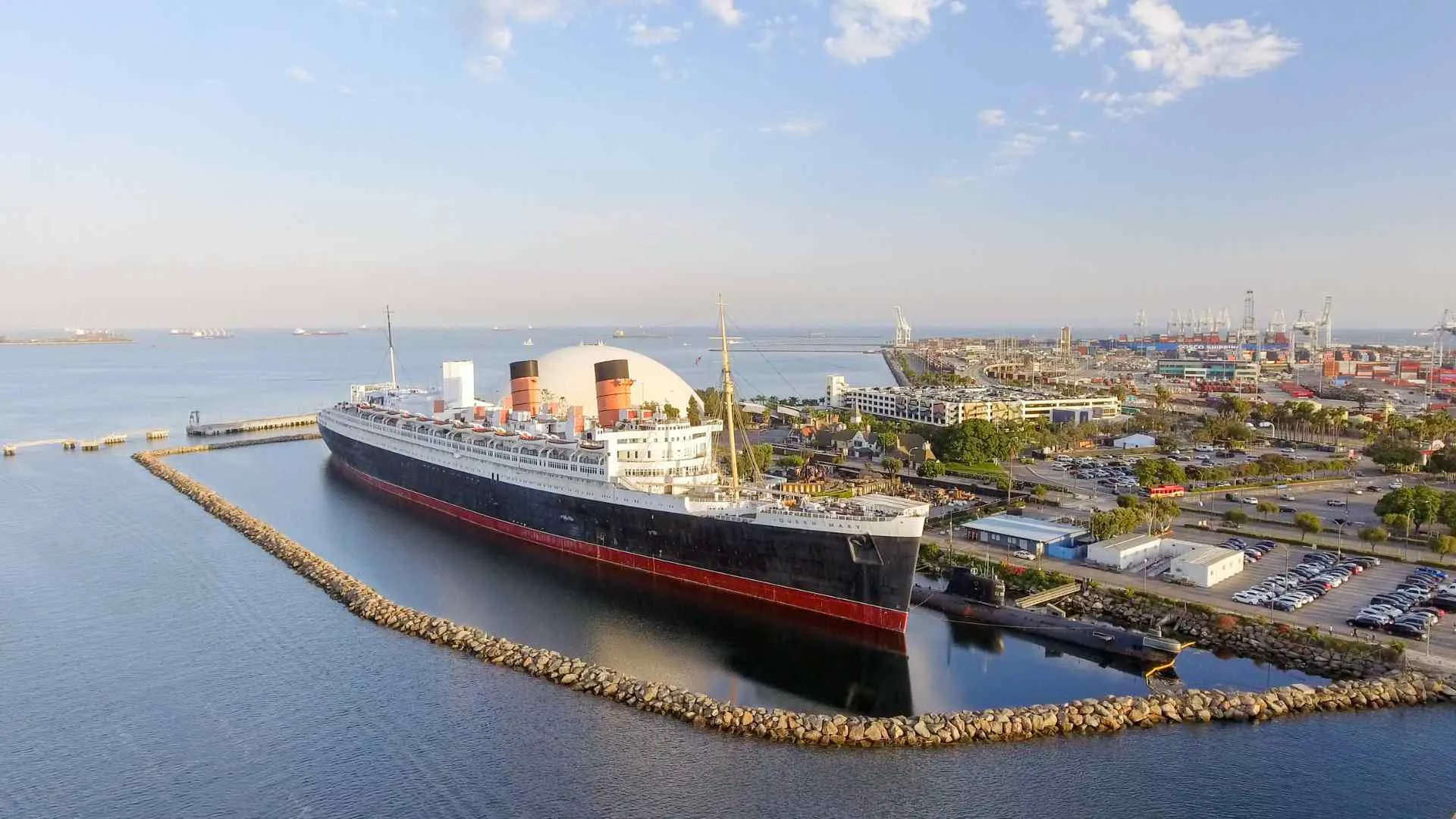 Queen Mary 2 cabins to avoid (1) Queen Mary 2 in port