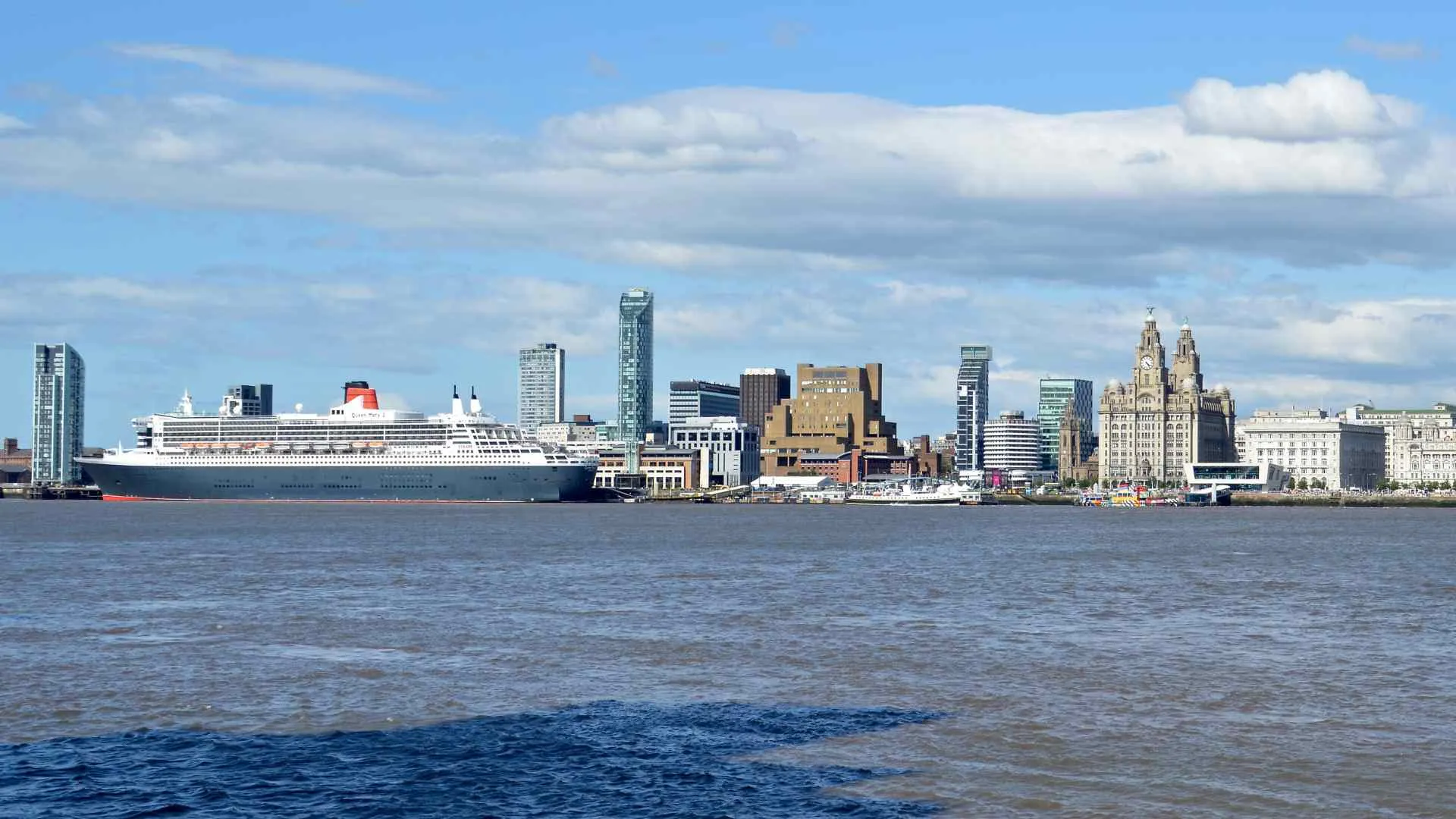 Queen Mary 2 cabins to avoid (5) Queen Mary 2 in port