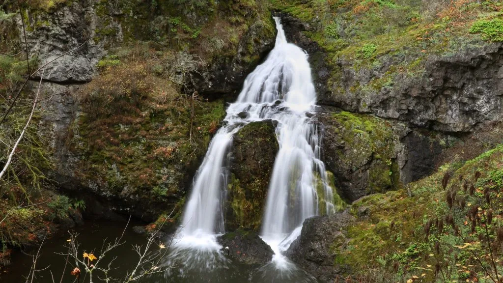 Sitting Lady Falls