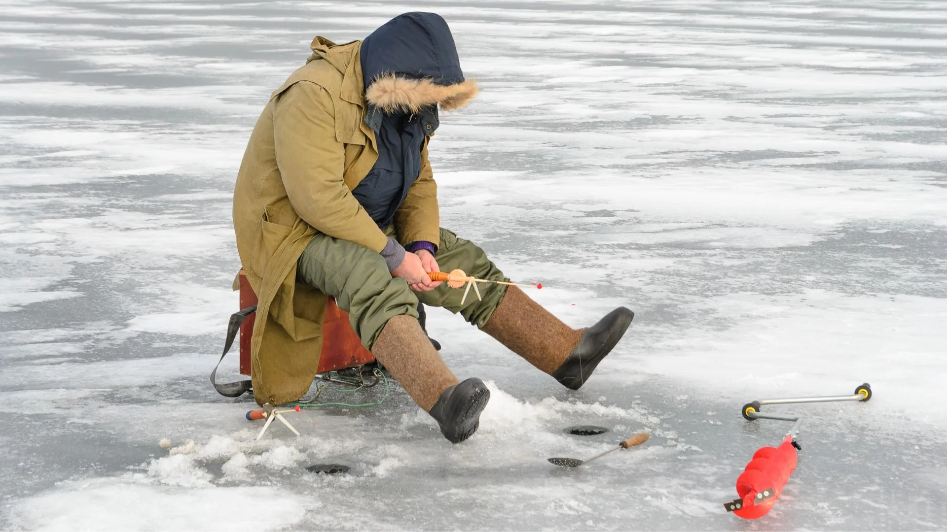 ice fishing on mille lacs lake (1) ice fishing on mille lacs lake