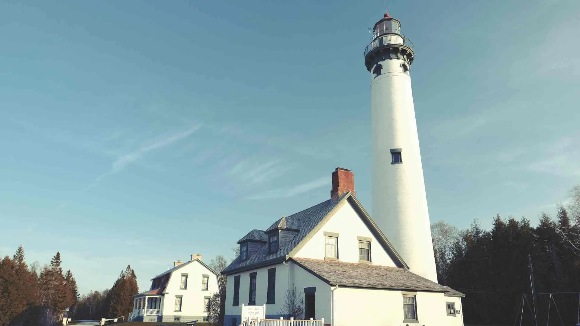 lake superior lighthouses (7) Presque Isle Harbor