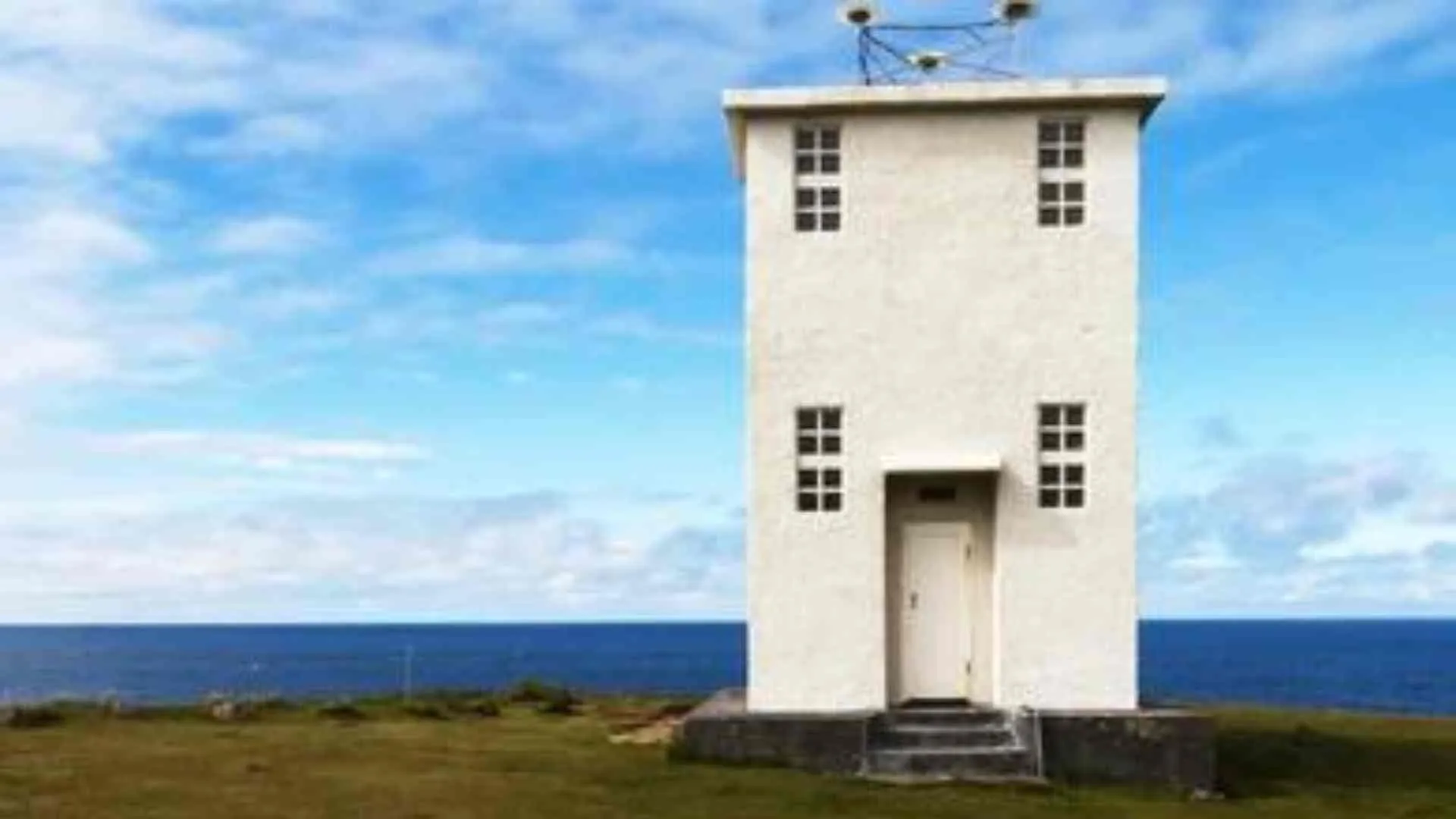 lighthouses of Iceland-4 Látrabjarg Lighthouse