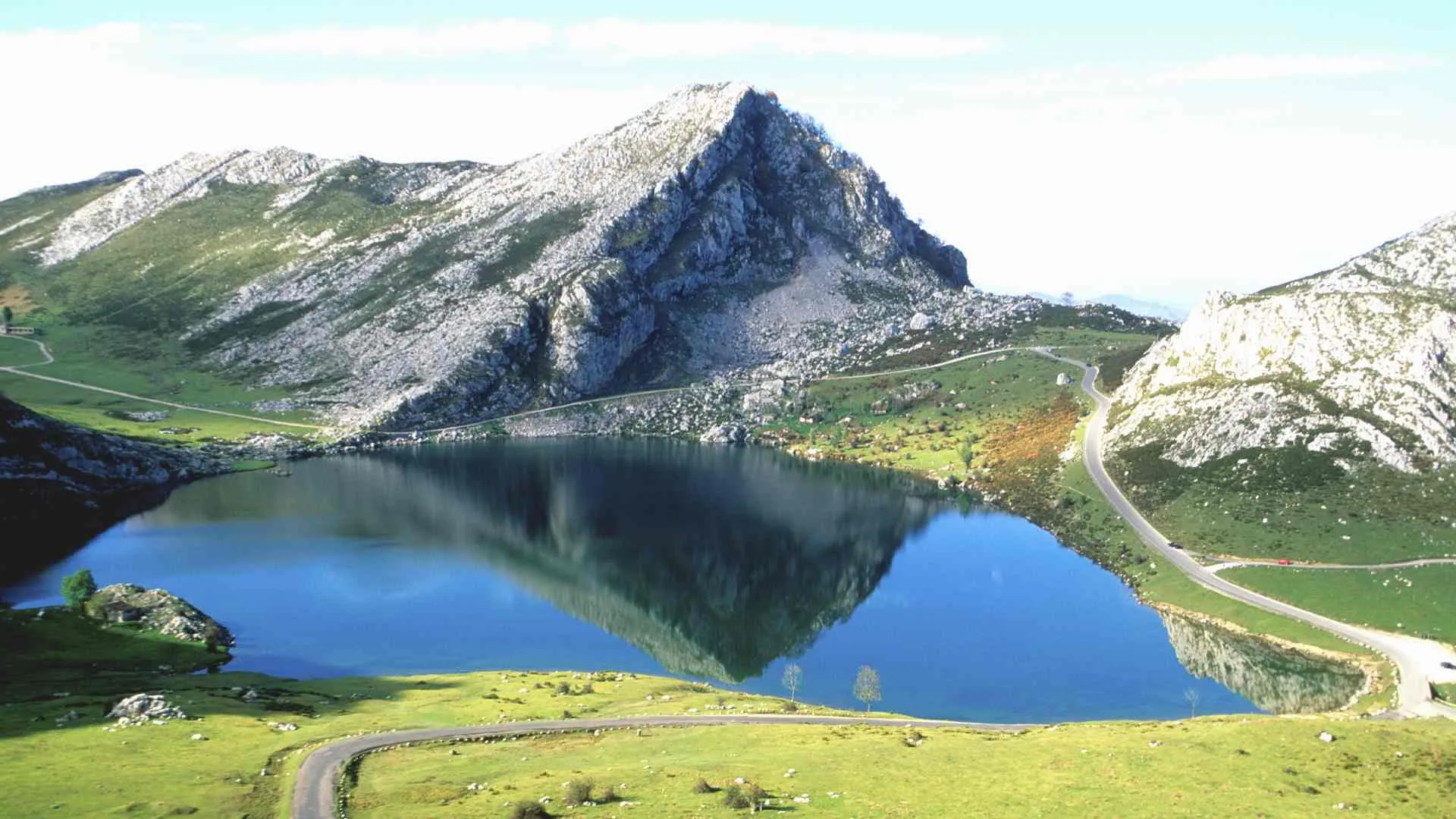 north spain road trip (2) Picos de Europa
