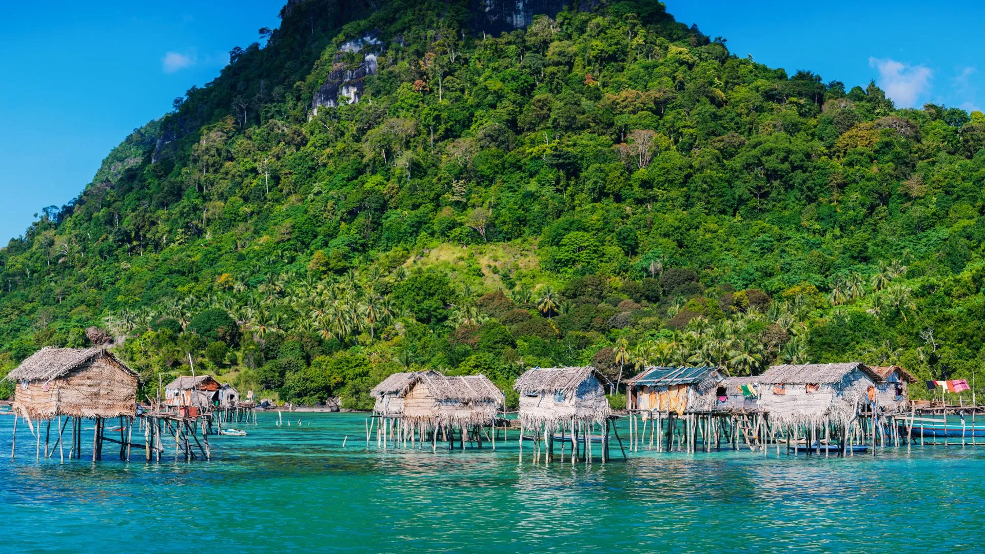 palafitos overwater bungalows (8) Rustic Overwater Adventure