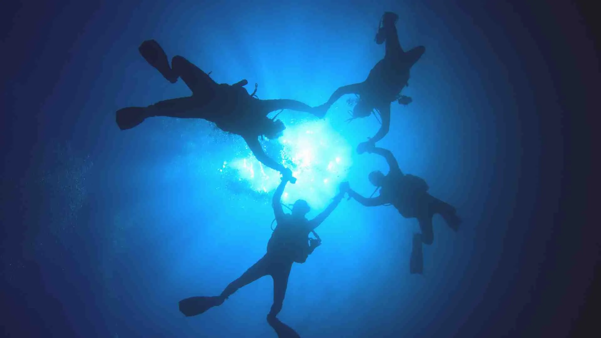 scuba diving quotes (2) scuba divers at surface holding hands