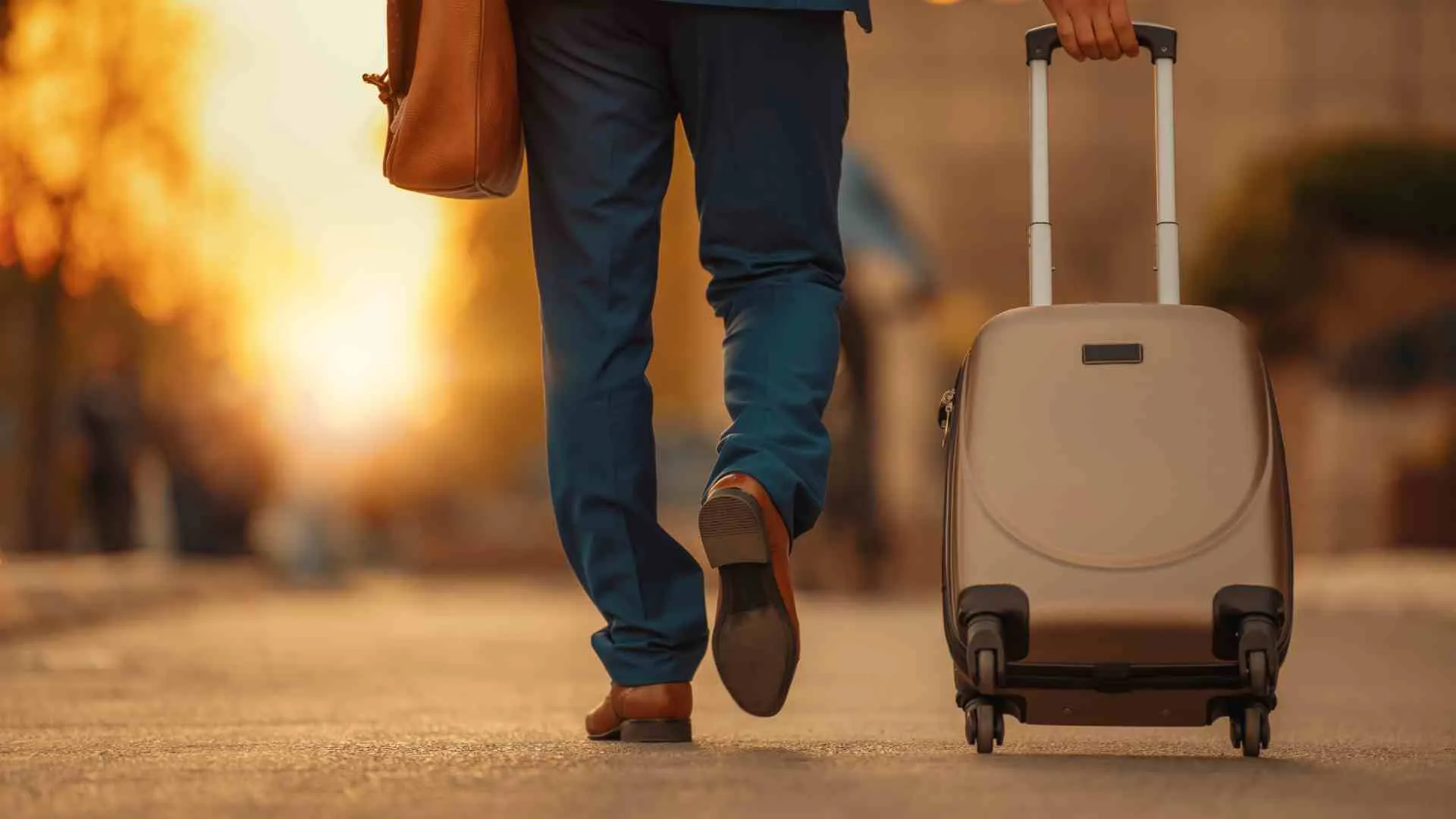 essential traveling tips essential traveling tips