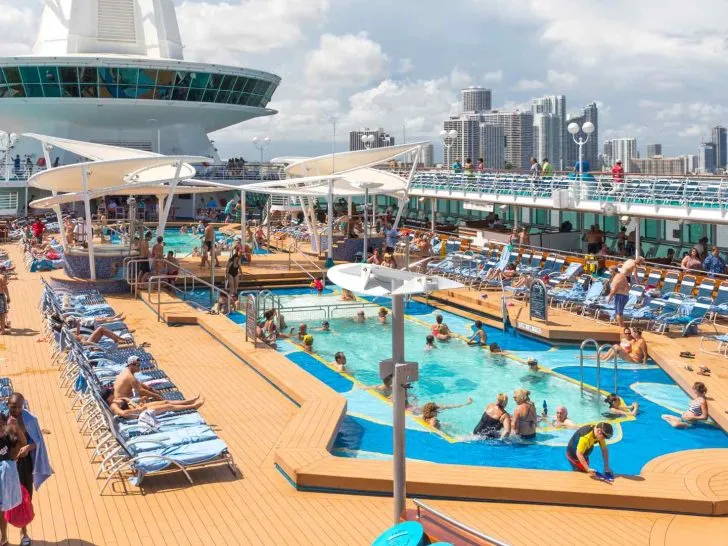 How Many People Are On a Cruise