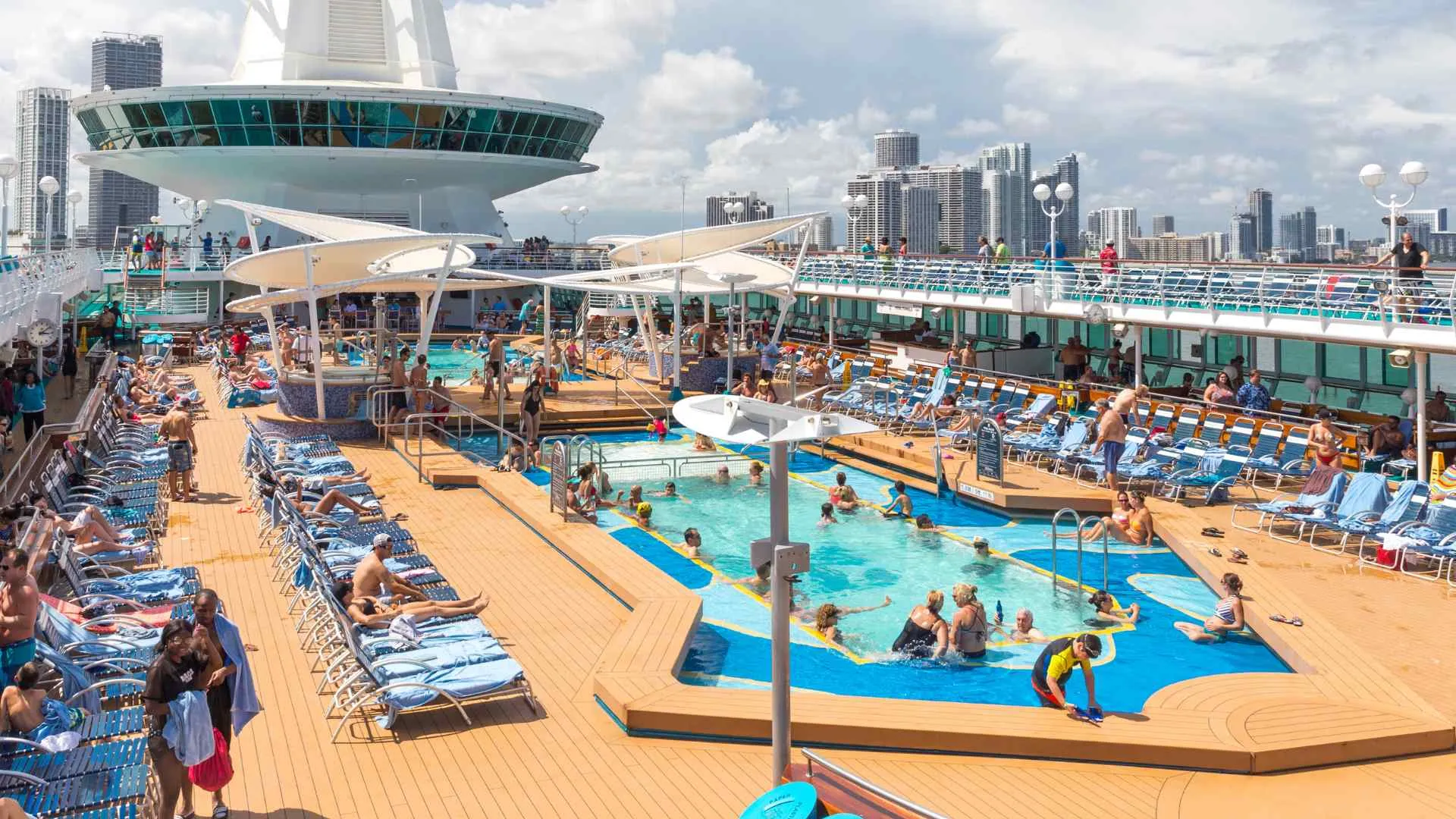 How Many People Are On a Cruise