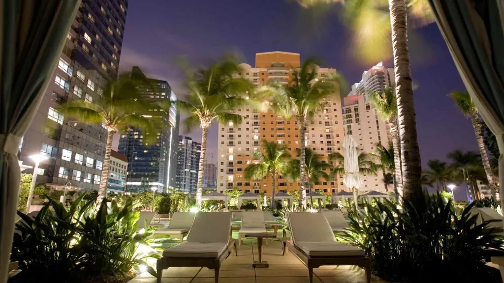 Hotels Near the Miami Carnival Cruise Port-5